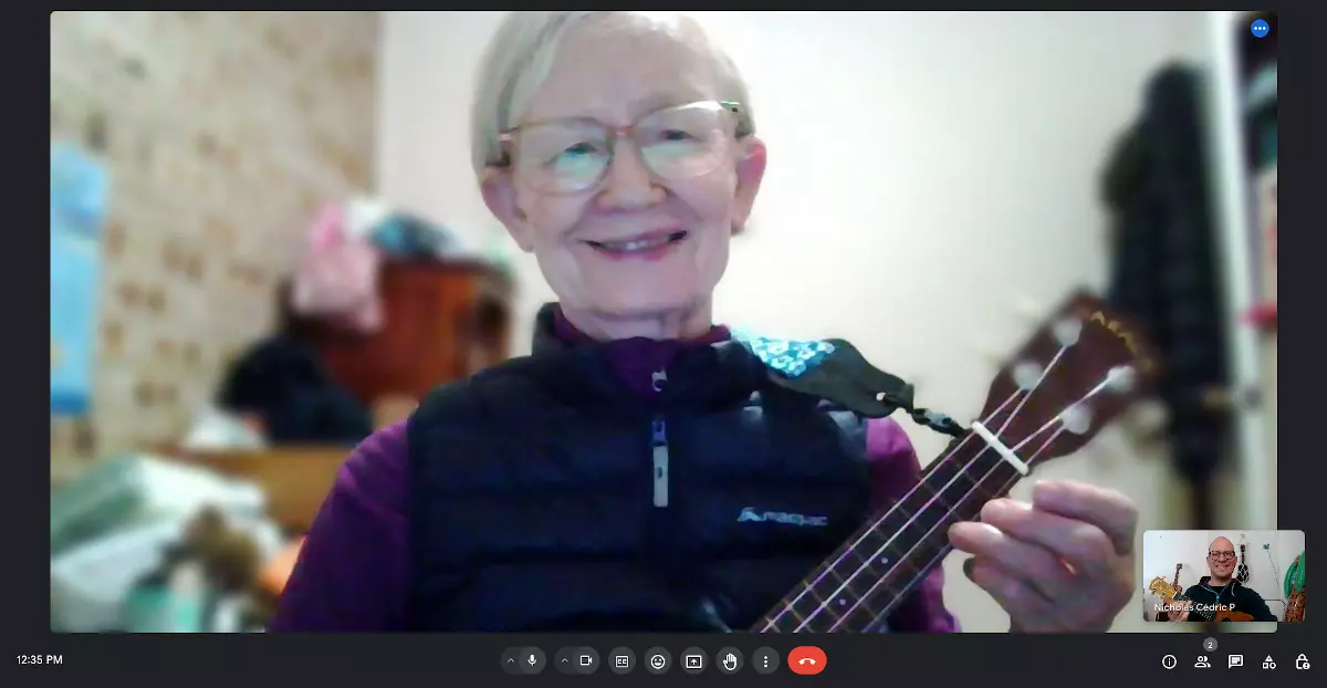 Lorraine during her ukulele lesson